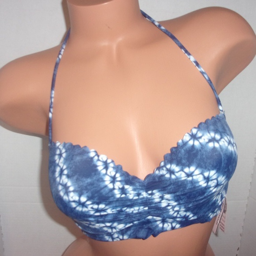 VICTORIA’S SECRET Getaway Halter Swim Top